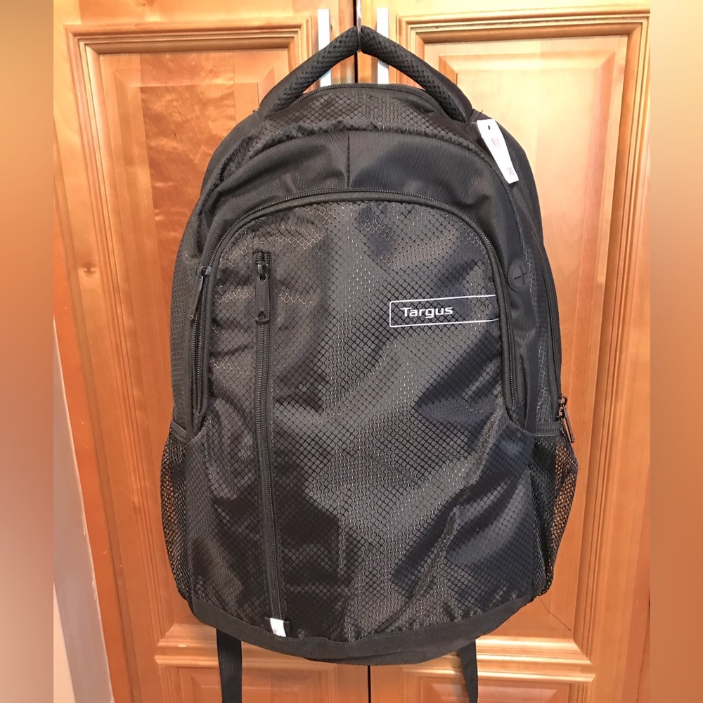 NWT Targus Lightweight Backpack Color Black Workout Gym Mountain School Computer